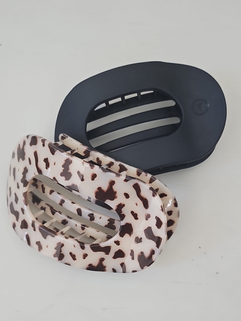 Lot of 2 Teleties Women Large Oval Flat Hair Clip - Brown Tortoiseshell & Black